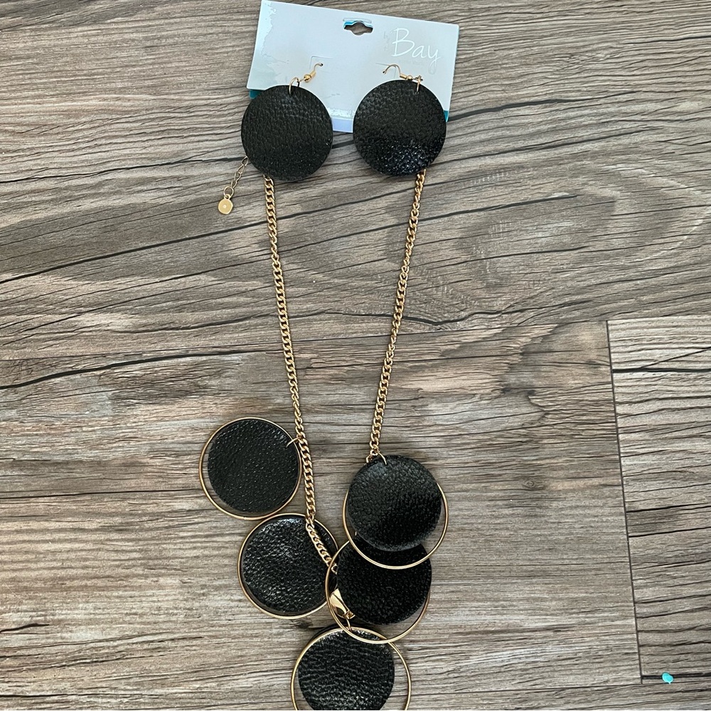 NWT!! Bay leather necklace with matching earring set!!